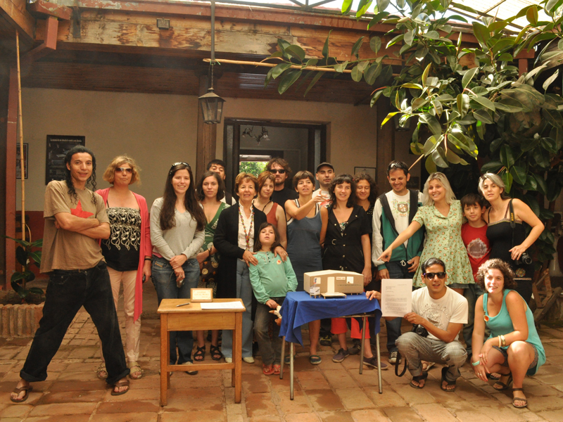 esidentes Social Summer Camp 2011: Ana Sol Alderete, Darío Sacco, David Kamal, Eduardo Carrera, Fernando Falconi, Guadalupe Ortega Blasco, Ingrid Roddick, Julia Tamagnini, Mónica Herrera, Natascha De Cortillas, Olga Campassi, Paula Borghi, Rodrigo Ortega y Verónica Navajas. Basada en la idea original de David Kamal. La Curatoría de la exposición fué realizada por Jorge Sepúlveda T., curador independiente, Ilze Petroni, investigadora de arte, y Mónica Herrera, artista.