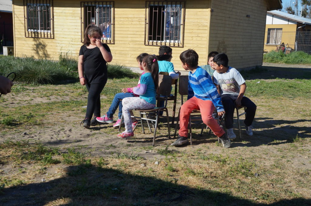 Juego de la silla musical en la Volantinada. Villa el Tren, Villa Alegre , Chile. Septiembre, 2016.